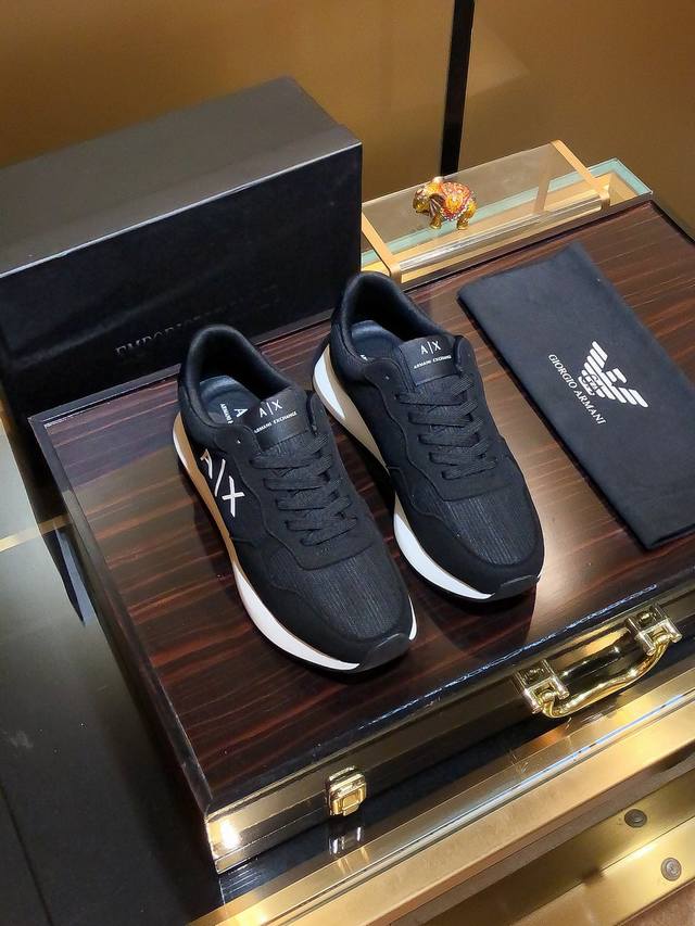 商品名称：Armani 阿玛尼 正规码数: 38-44 休闲鞋 商品材料：精选 牛皮鞋面，柔软羊皮垫脚；原厂特供大底。